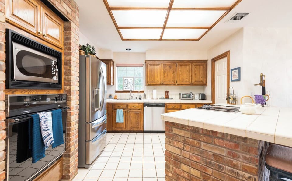 Making a delicious home cooked meal is made easy with this fully equipped kitchen.