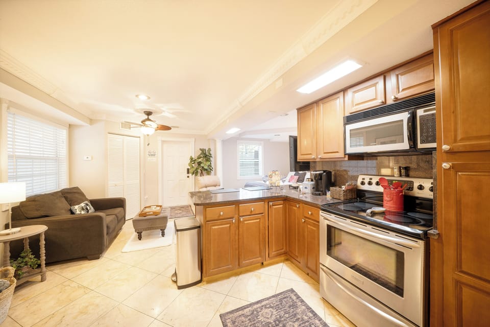 Spacious full sized kitchen 