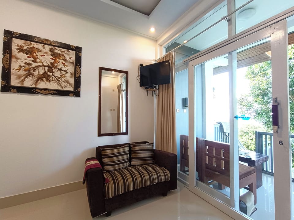 Deluxe Double Room | Hypo-allergenic bedding, desk, laptop workspace, blackout drapes