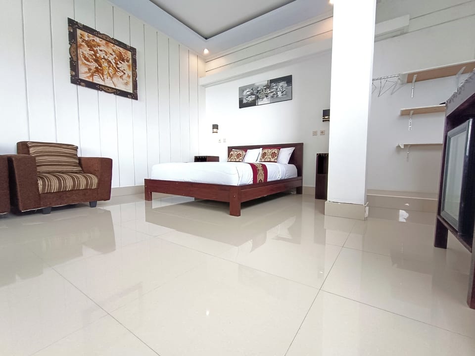 Deluxe Double Room | Hypo-allergenic bedding, desk, laptop workspace, blackout drapes
