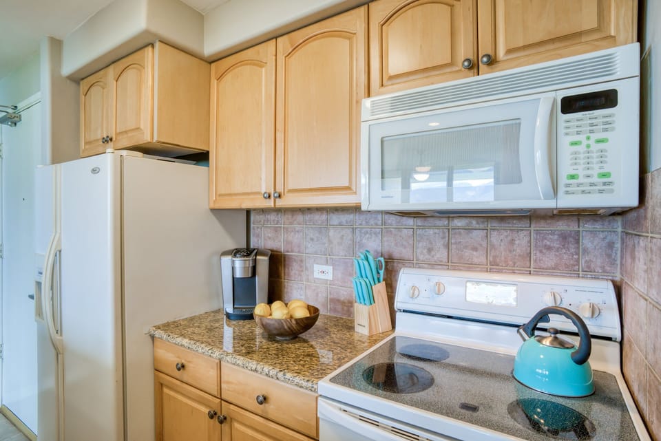 Full Kitchen with everything you need