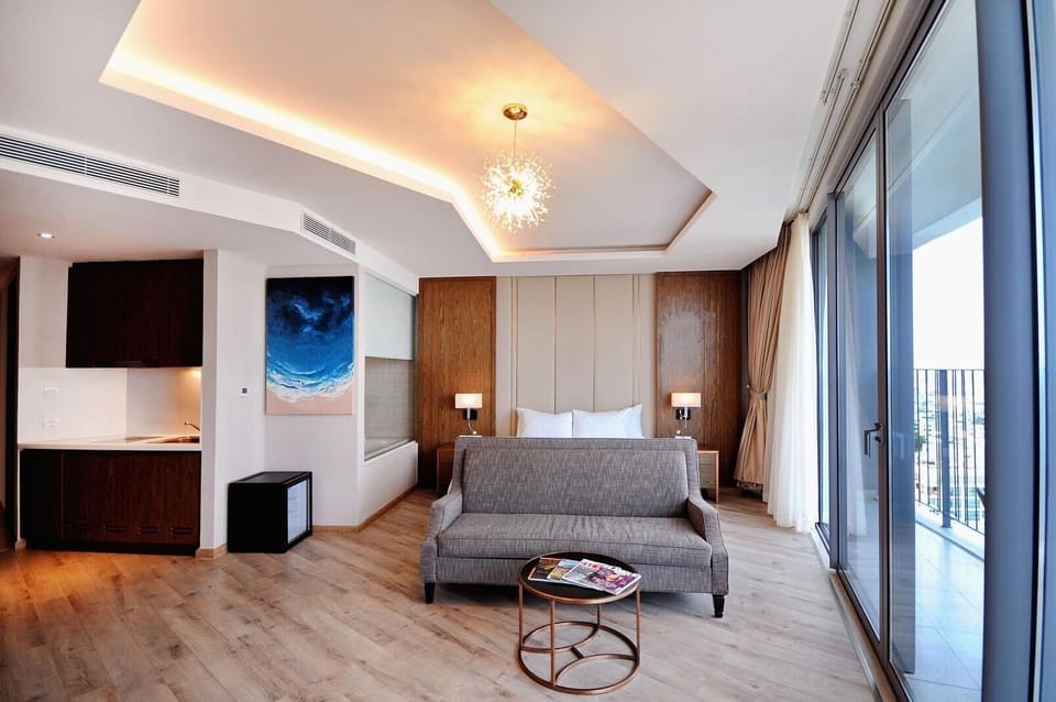 Executive Double Room, 1 King Bed, Partial Sea View | Living area | 43-inch Smart TV with cable channels, TV