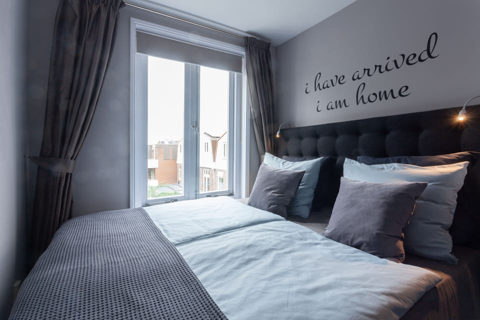 Deluxe Apartment | 1 bedroom, hypo-allergenic bedding, minibar, in-room safe