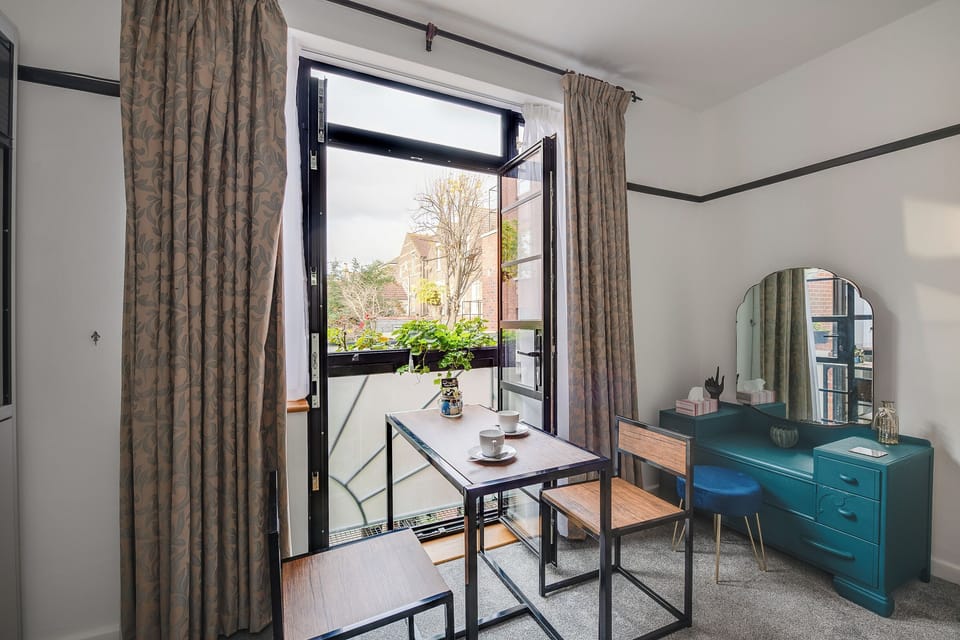 Juliet balcony and garden views while eating lunch or working