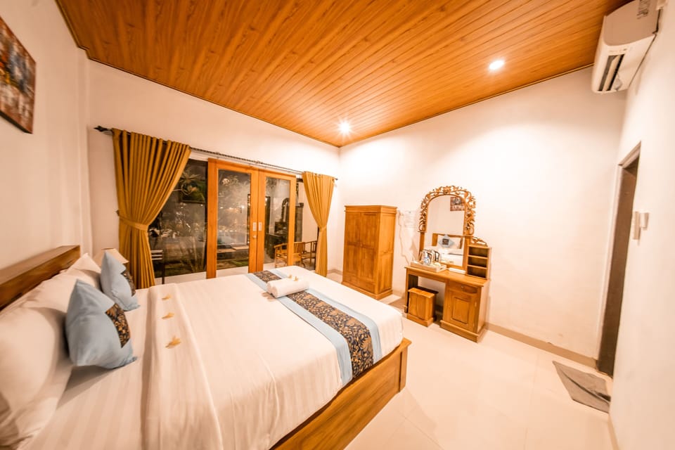 In-room safe, desk, blackout drapes, soundproofing