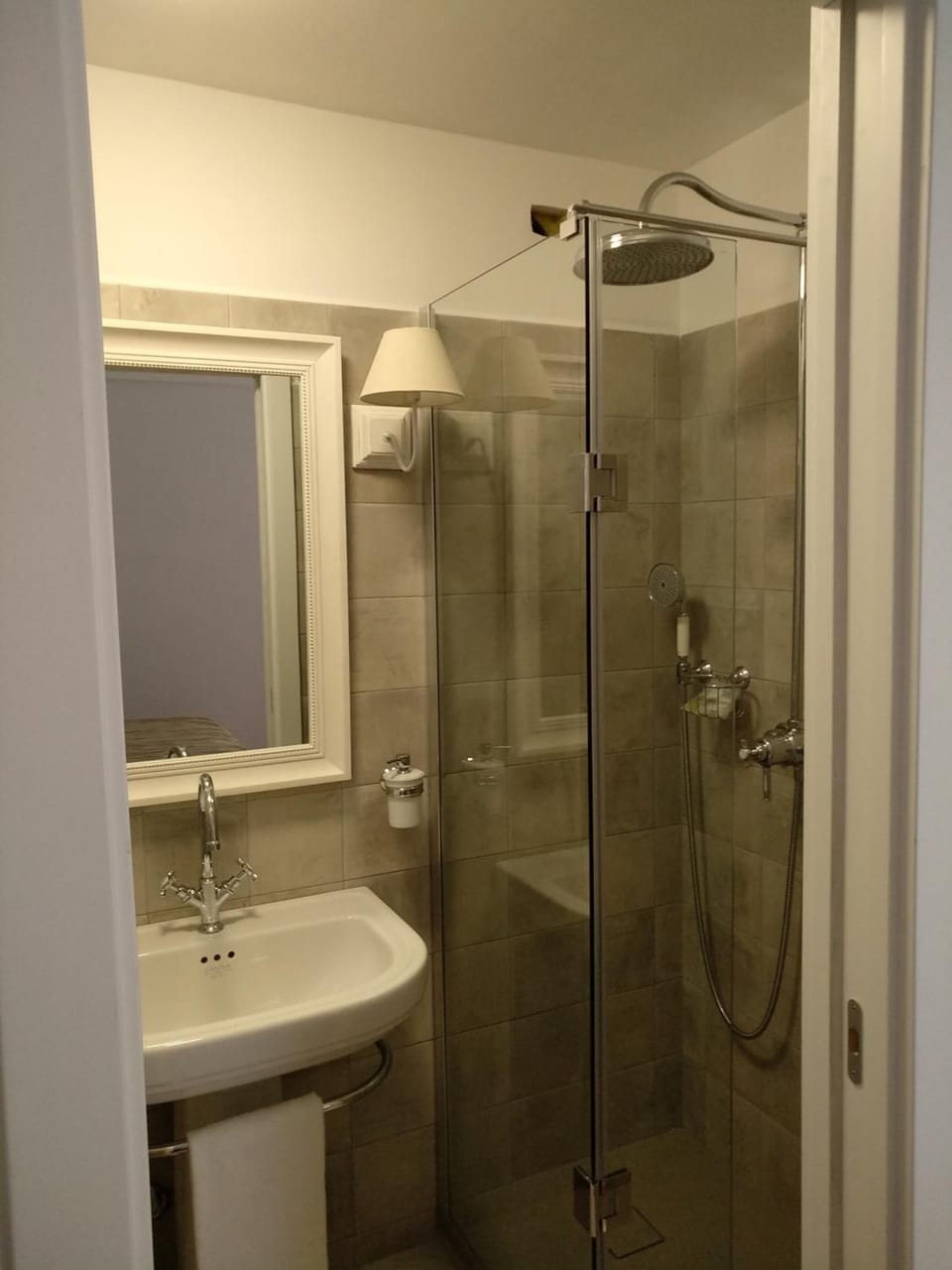 Shower, free toiletries, hair dryer, bidet