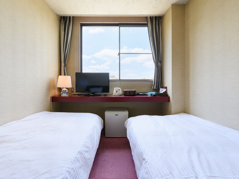 Twin Room, Non Smoking | Bed sheets