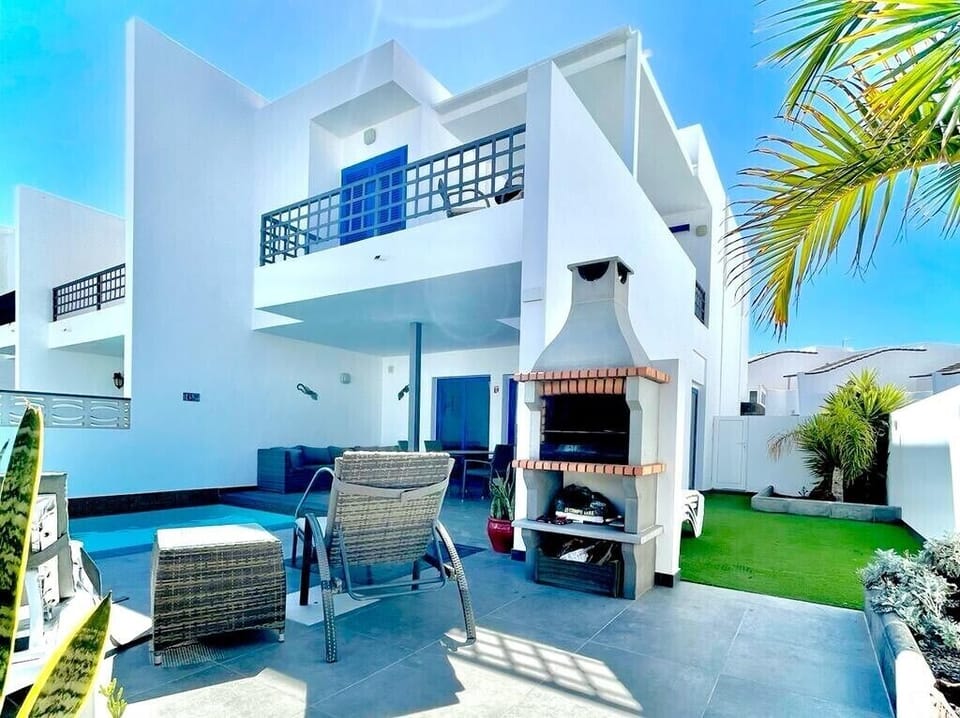 Rear terrace and pool