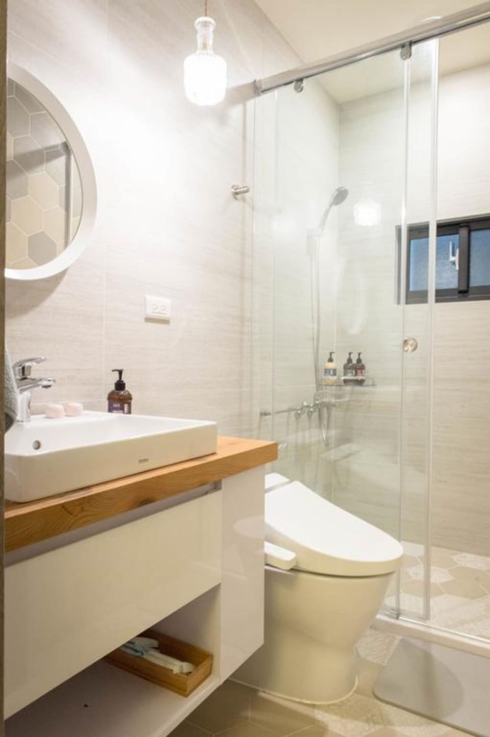 Shower, free toiletries, hair dryer, slippers