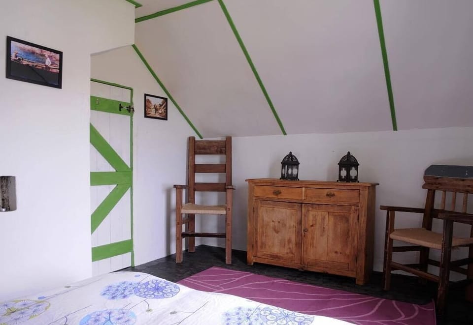 Basic Cottage | 2 bedrooms, premium bedding, individually furnished, desk