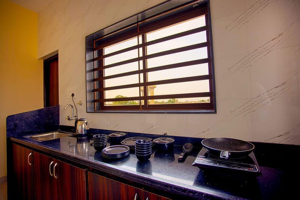 Superior Studio Suite | Private kitchen | Electric kettle