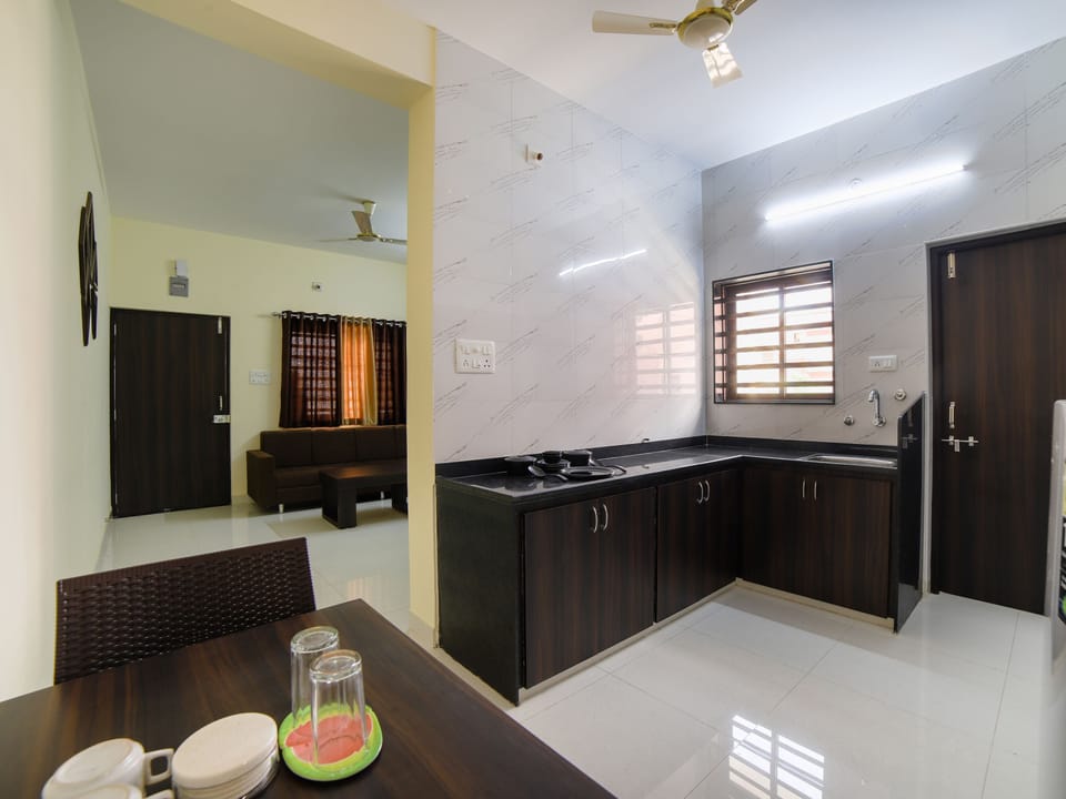 Superior Studio Suite | Desk, laptop workspace, free WiFi, bed sheets