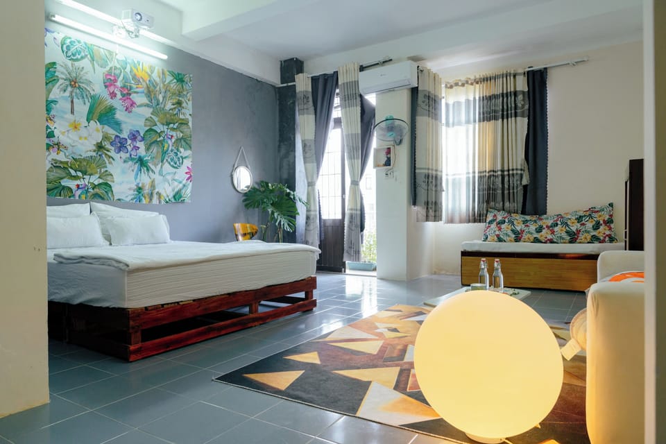 Select Comfort beds, blackout drapes, free WiFi, bed sheets