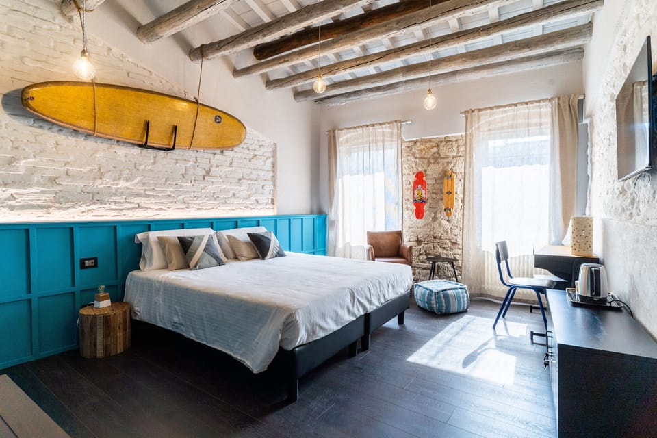 Deluxe Double or Twin Room | Individually decorated, individually furnished, desk, laptop workspace