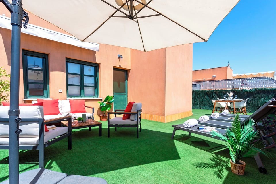 Apartment (3 Bedrooms) | Outdoor dining