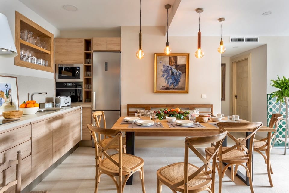 Apartment (4 Bedrooms) | Private kitchen | Full-size fridge, microwave, oven, stovetop