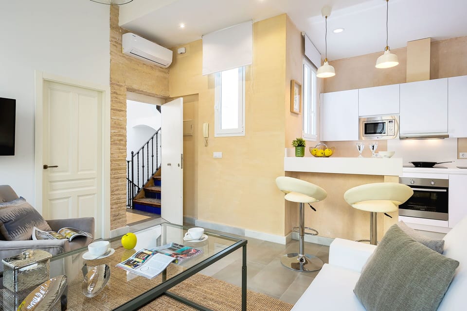 Apartment (3 Bedrooms) | Private kitchen | Full-size fridge, microwave, oven, espresso maker