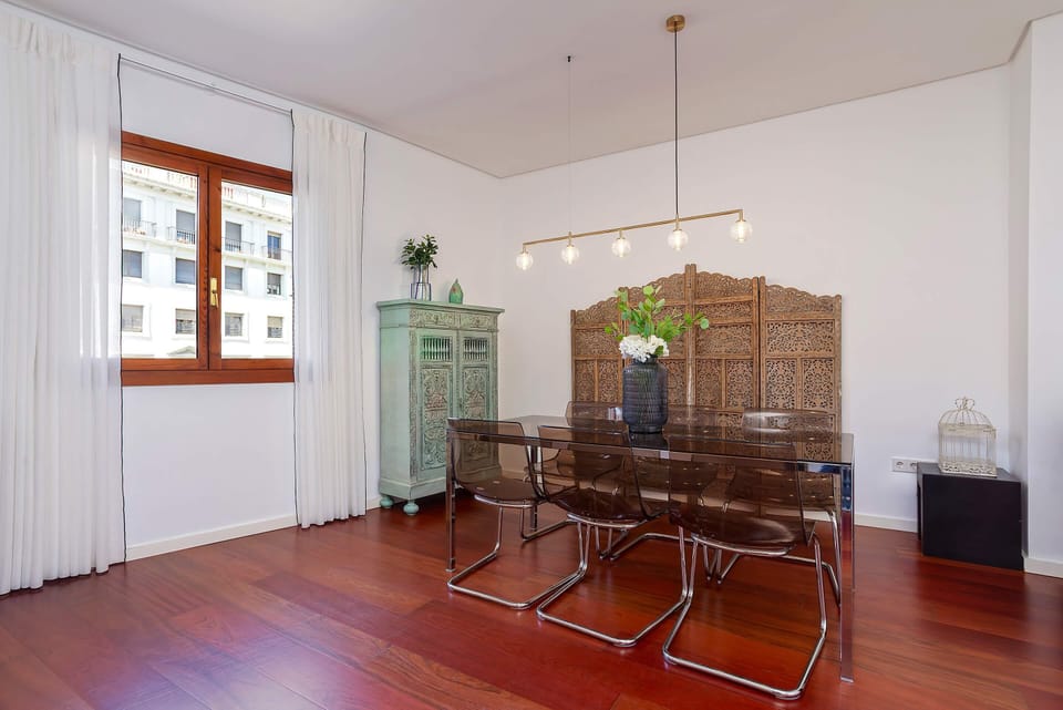 Apartment (4 Bedrooms) | In-room dining