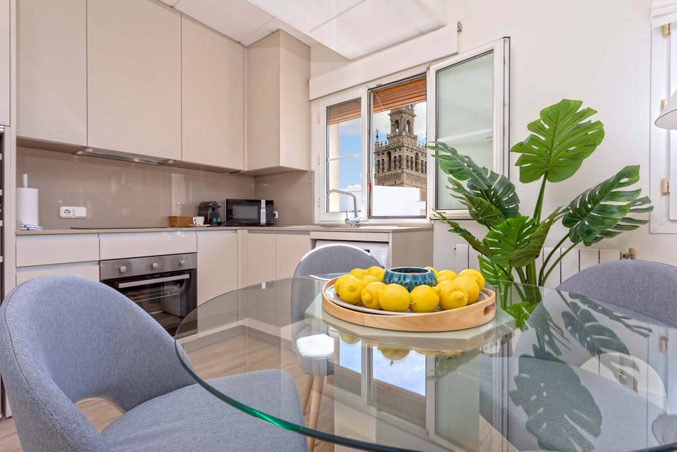 Apartment (1 Bedroom) | Private kitchen | Full-size fridge, microwave, oven, coffee/tea maker