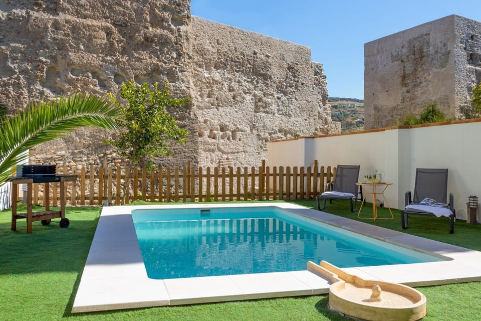 Outdoor pool, sun loungers