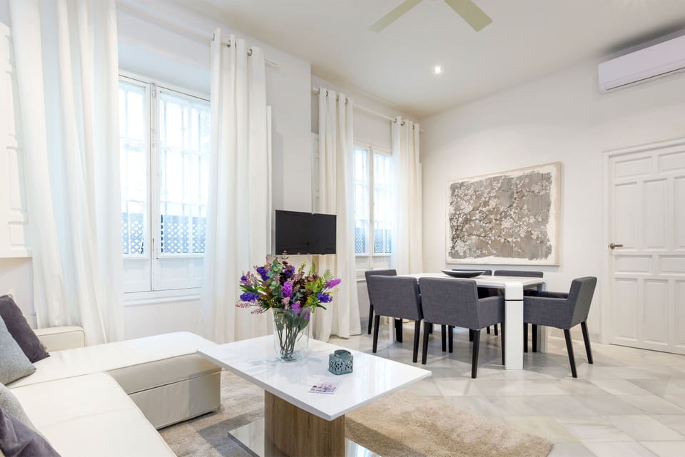 Apartment (2 Bedrooms) | In-room dining
