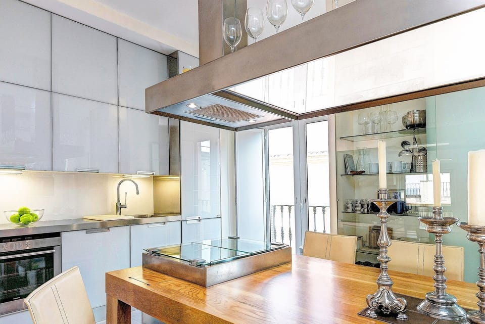 Apartment (1 Bedroom) | Private kitchen | Full-size fridge, microwave, oven, stovetop