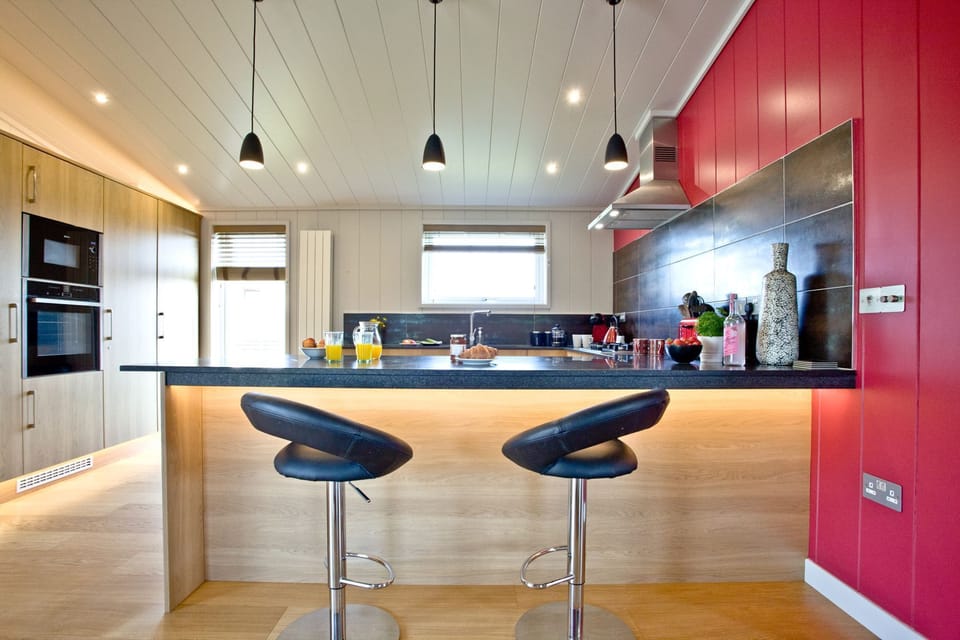 Breakfast Bar, Coffee Machine- Pomegranate