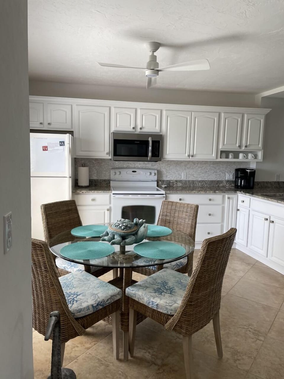 Bright Open, fully stocked kitchen