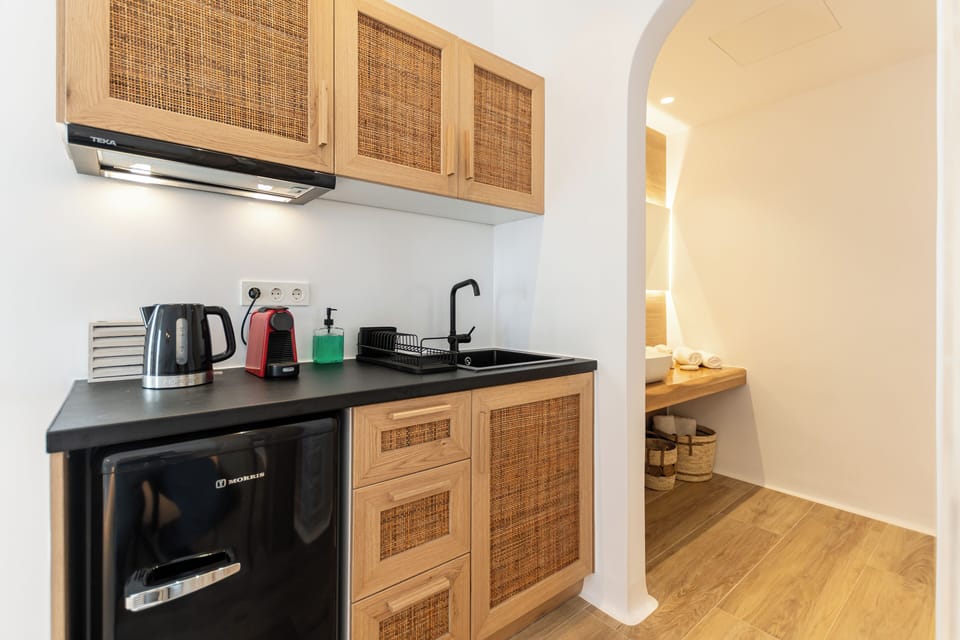 Grand Apartment Sea View | Private kitchenette | Espresso maker, mini-fridge, electric kettle