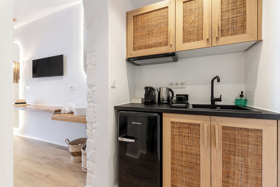Grand Apartment Sea View | Private kitchenette | Mini-fridge, espresso maker, electric kettle