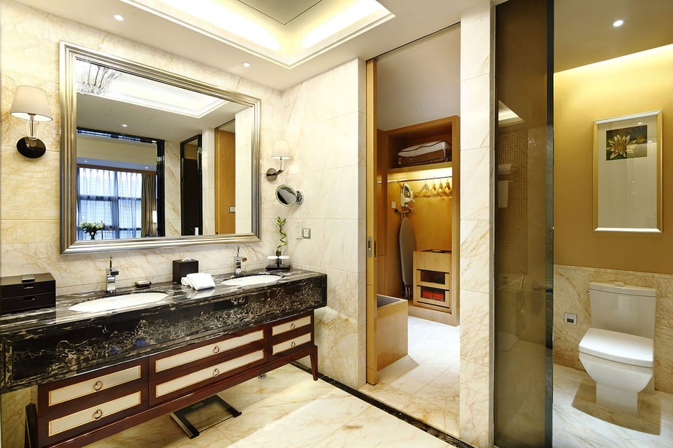 Grand Suite | Bathroom | Separate tub and shower, hydromassage showerhead, designer toiletries