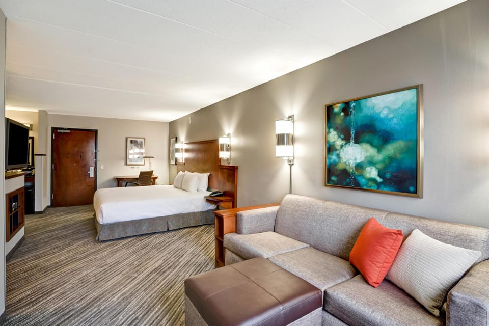 Premium bedding, in-room safe, individually furnished, desk