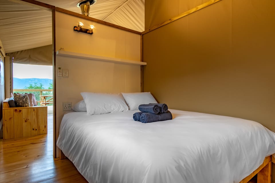 Luxury Tent, 2 Bedrooms | Bathroom amenities | Shower, towels, toilet paper