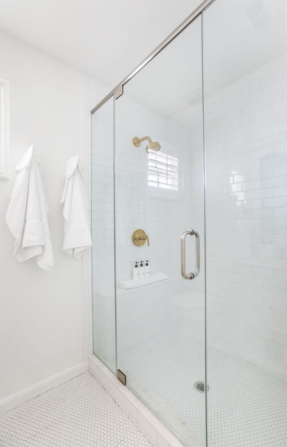 Deluxe Suite, 1 King Bed, Partial Ocean View (Non-Pet Room) | Bathroom | Hair dryer, bathrobes, towels