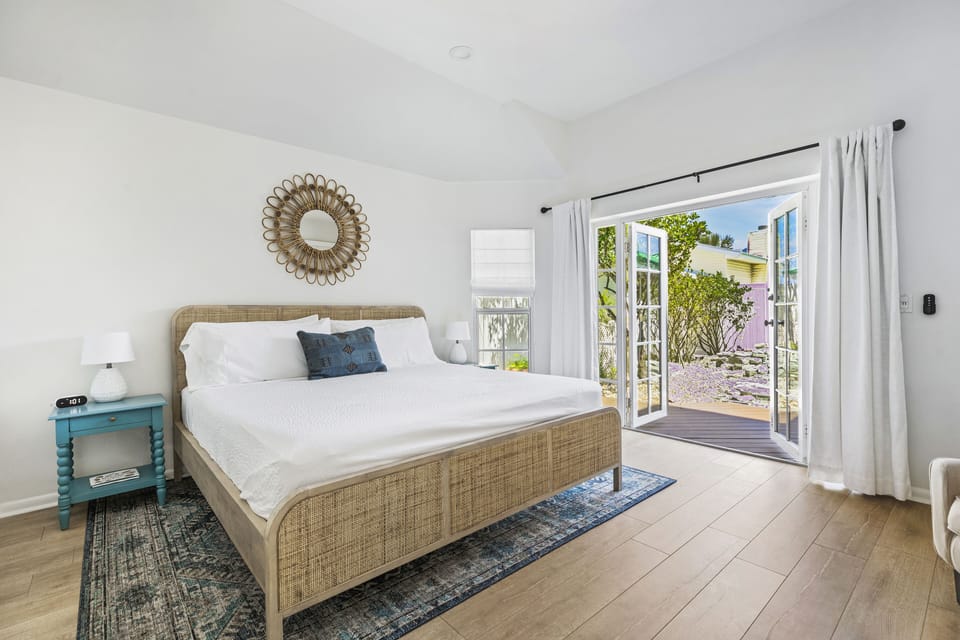 Superior Studio Suite, 1 King Bed, Garden View (Pet Friendly) | Premium bedding, free minibar items, individually decorated
