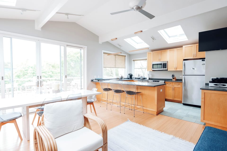 Dolphin Cottage | Individually decorated, individually furnished, free WiFi, bed sheets