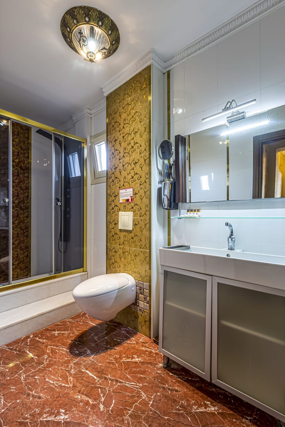 Jetted tub, free toiletries, hair dryer, slippers