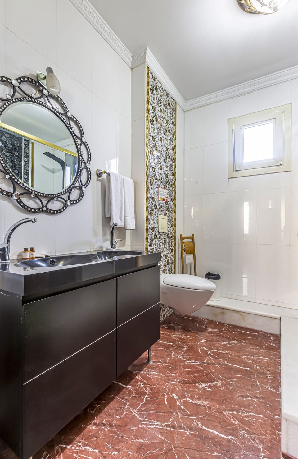 Jetted tub, free toiletries, hair dryer, slippers