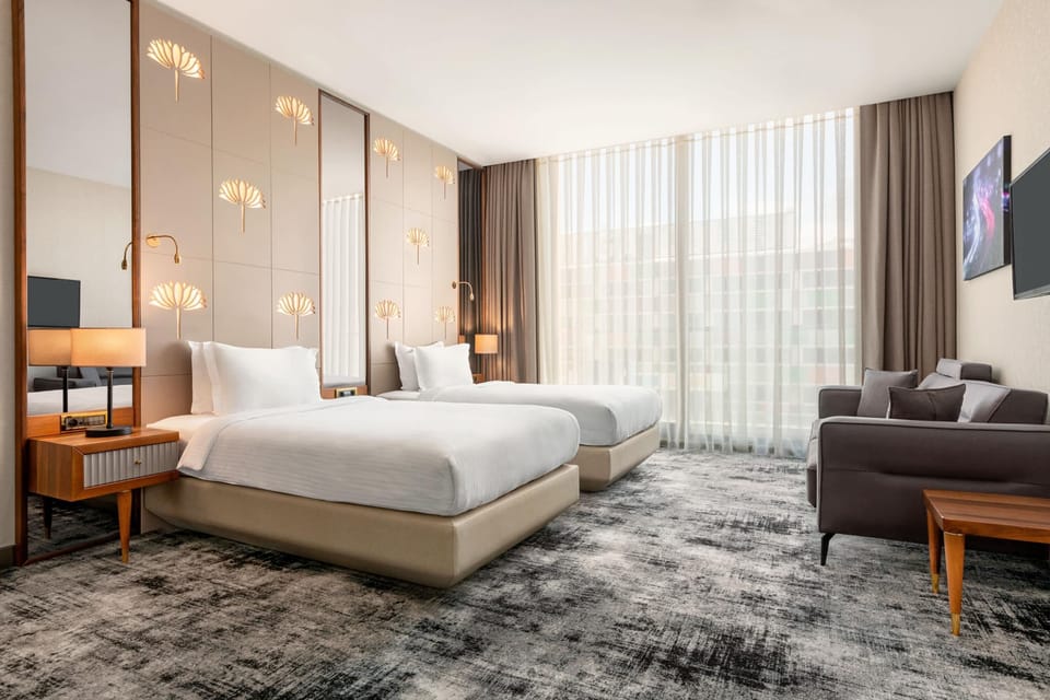 Room, 2 Twin Beds, Non Smoking | Minibar, in-room safe, desk, laptop workspace