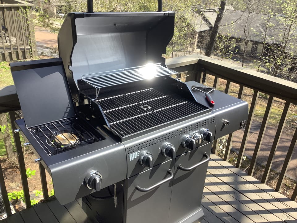 Gas grill with side burner