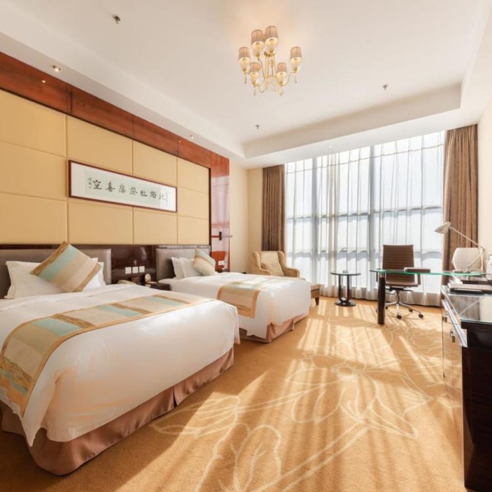 Executive Twin Room, Non Smoking | In-room safe, desk, blackout drapes, WiFi (free)