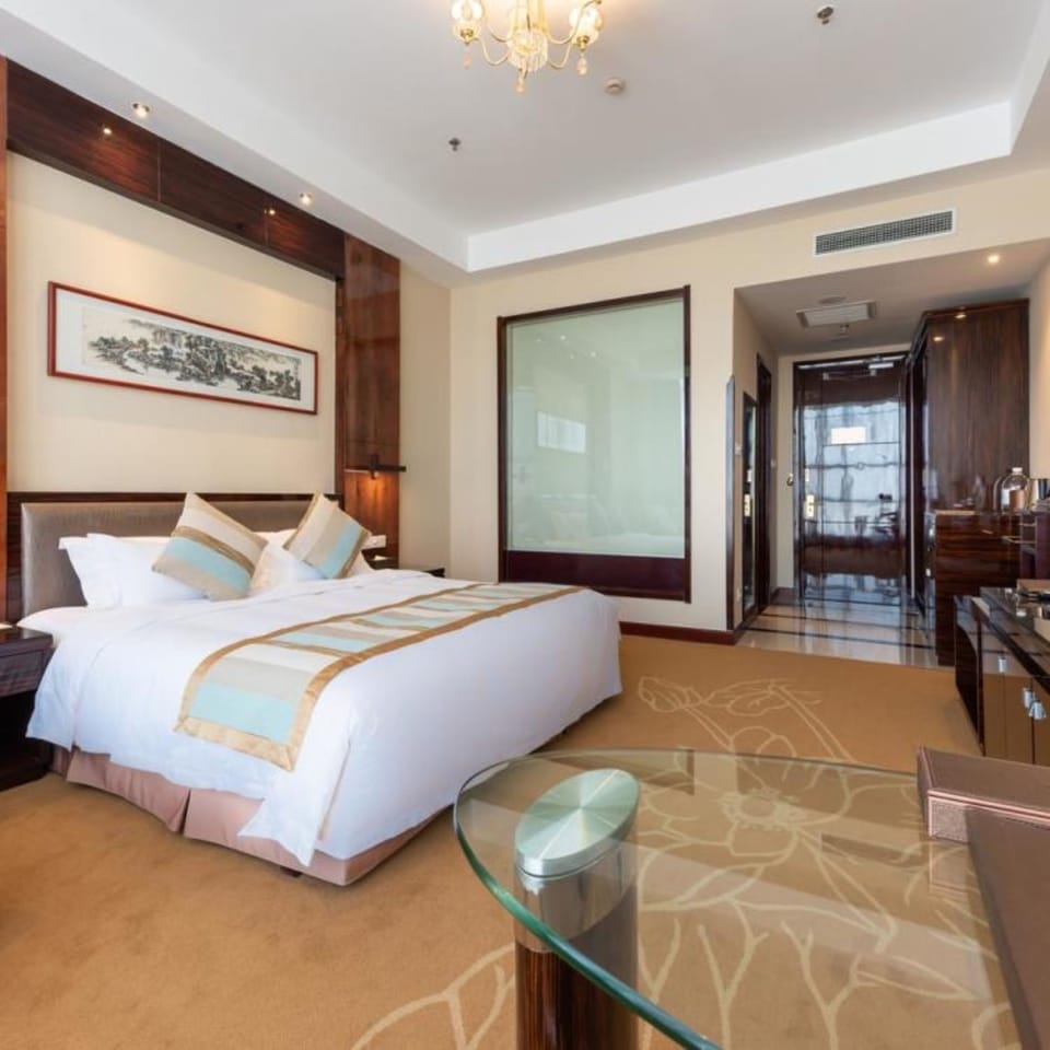 Executive Double Room, Non Smoking | In-room safe, desk, blackout drapes, WiFi (free)