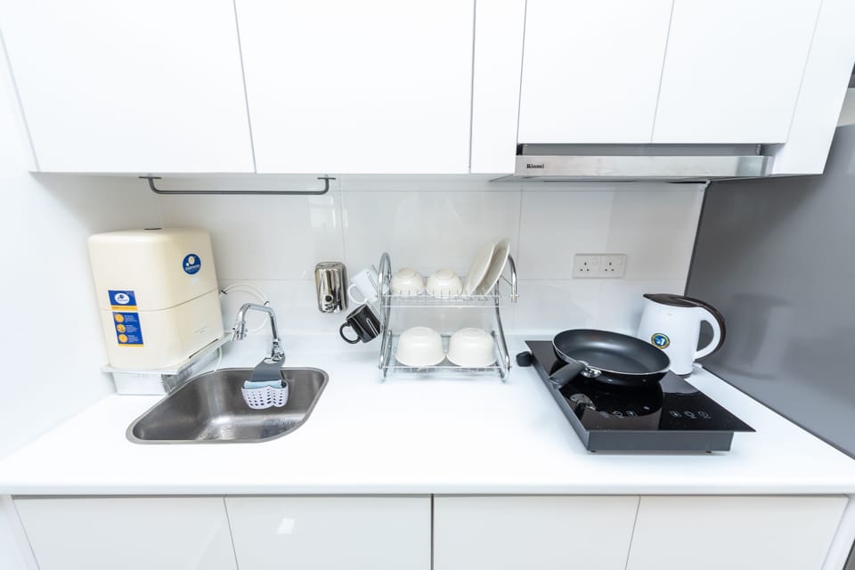 Comfort Condo, 3 Bedrooms | Private kitchenette | Fridge, stovetop, electric kettle, cookware/dishes/utensils