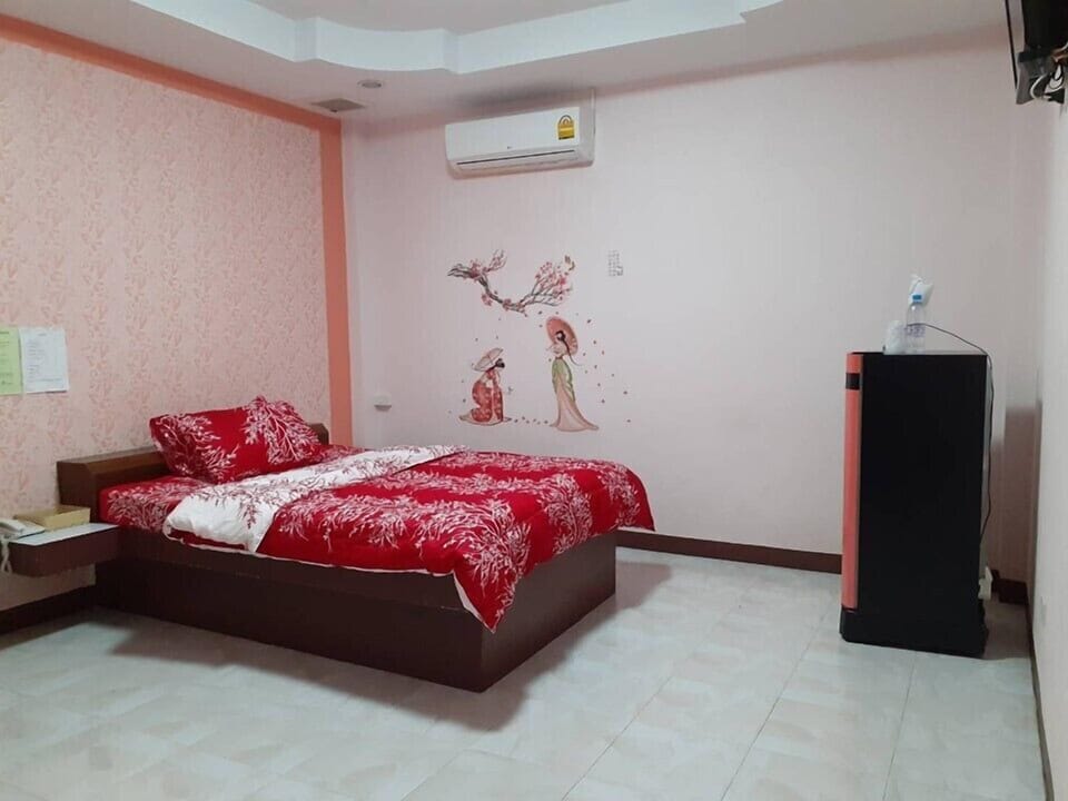 Basic Apartment, 1 Bedroom | 1 bedroom, desk, laptop workspace, soundproofing