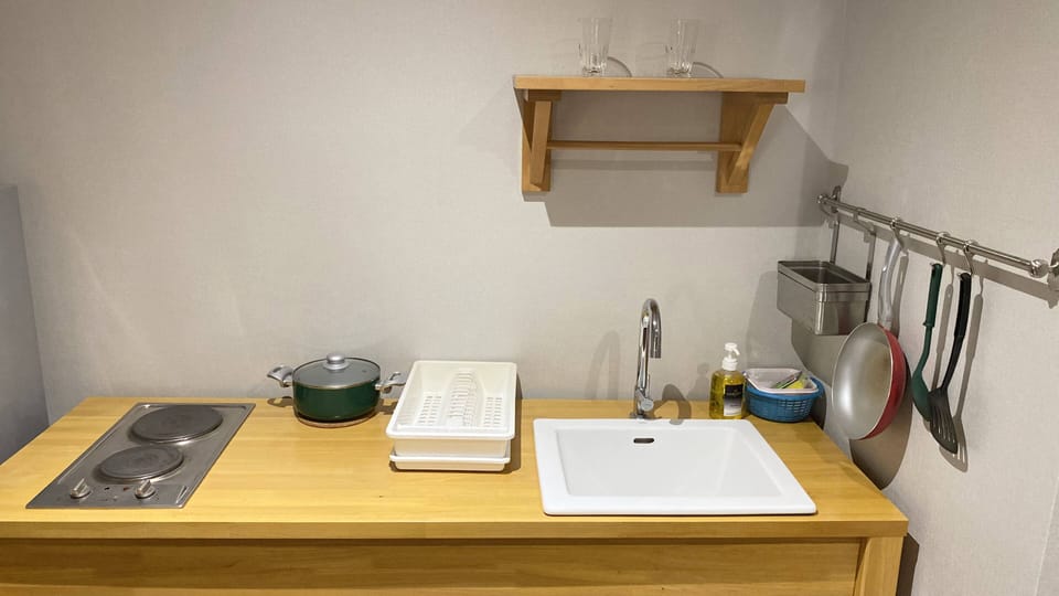 Deluxe Apartment, 1 Bedroom | Private kitchenette | Cleaning supplies