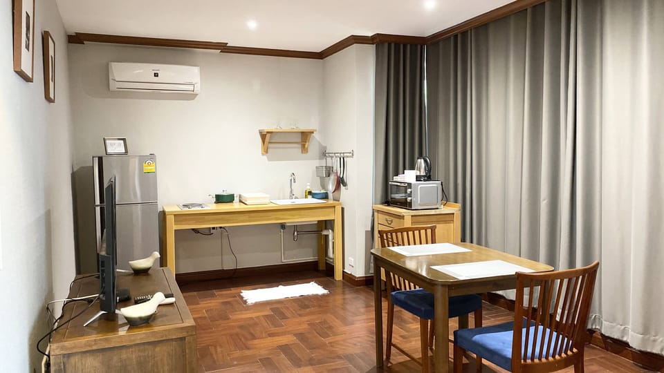 Deluxe Apartment, 1 Bedroom | In-room safe, desk, blackout drapes, soundproofing