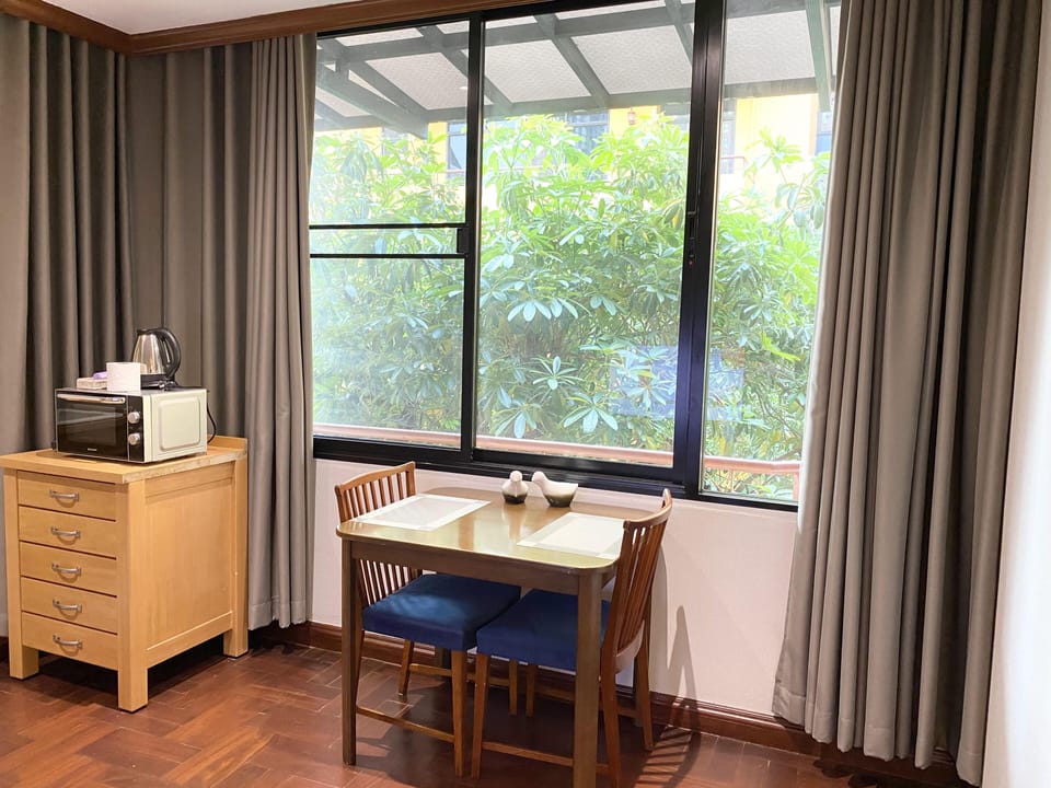 Deluxe Apartment, 1 Bedroom | In-room safe, desk, blackout drapes, soundproofing