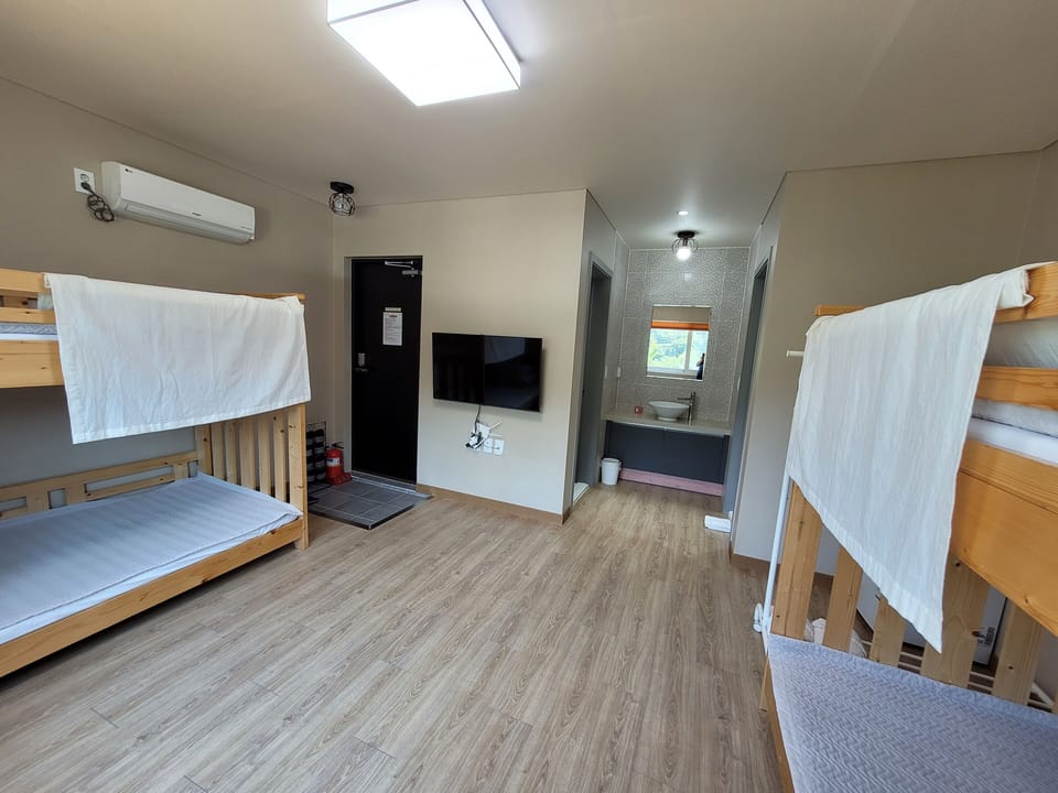 Room (4 people) | WiFi (free)