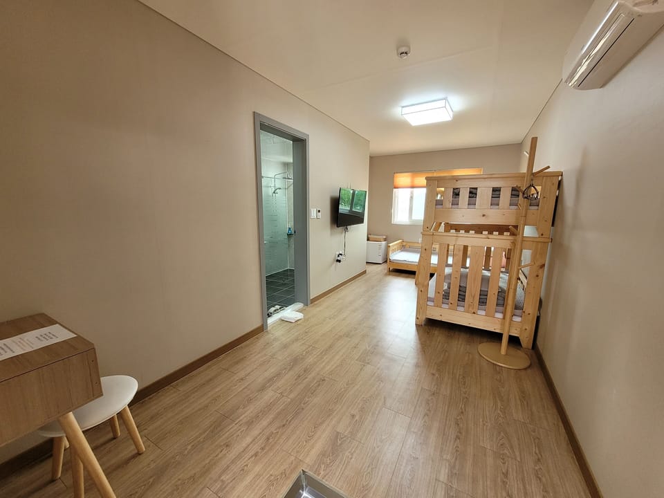 Room (3 people) | WiFi (free)