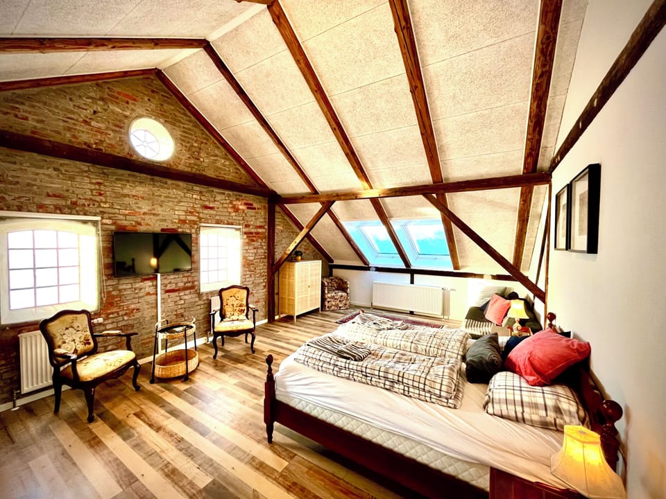 Family Room (Høstværelset) | Blackout drapes, soundproofing, free WiFi, bed sheets